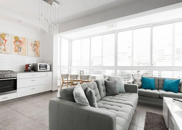 Heart Of Tel-Aviv Spacious Stay By Sea N\' Rent